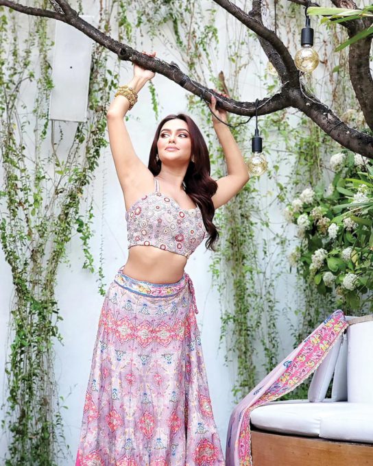 high-fashion-look-glamor-smiling-beautiful-model-artist-young-girl-photo-name-nusraat-faria