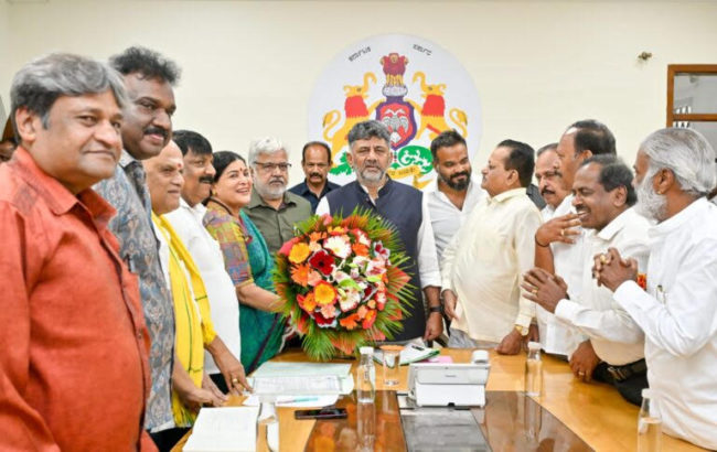 ಕನ್ನಡ ಚಿತ್ರರಂಗ ಉಳಿವಿಗೆ ಸರ್ಕಾರದ ನೆರವಿನ ಭರವಸೆ ನೀಡಿದ ಸಿಎಂ ಡಿ‌ ಕೆ ಶಿವಕುಮಾರ್!