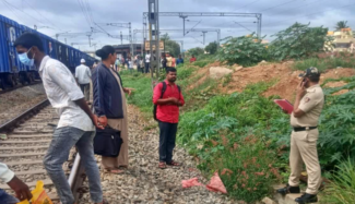 ಹಳಿ ದಾಟುತ್ತಿದ್ದ ವೇಳೆ ಹರಿದ ರೈಲು; ಅಜ್ಜಿ ಇಬ್ಬರು ಮೊಮ್ಮಕ್ಕಳು ಸಾವು   