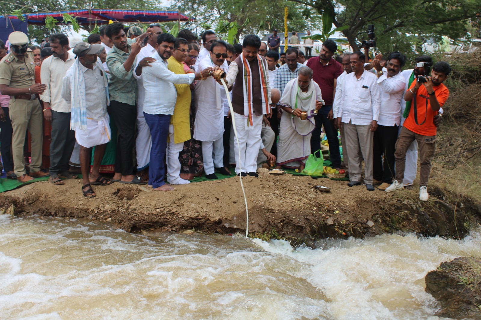 ನಿರ್ದೇಶಕ ಎಚ್ ಆರ್ ಭಾರ್ಗವ ಸೇರಿದಂತೆ ವಿವಿಧ ಗಣ್ಯರಿಗೆ ಸಾಹಿತ್ಯ ಪರಿಷತ್ತು ಡಾ. ವಿಷ್ಣುವರ್ಧನ್ ಕಲಾ ದತ್ತಿ ಪ್ರಶಸ್ತಿ ಪ್ರದಾನ