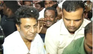 ಬೇಲ್ ಪ್ರಮೋಷನ್ ವೇಳೆ ಶಿವಣ್ಣ ಮೇಲೆ ಪಟಾಕಿ ಸ್ಫೋಟ: ಅದೃಷ್ಟವಶಾತ್ ಅಪಾಯದಿಂದ ಪಾರು