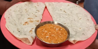 ಬಿಳೀ ಹೋಳಿಗೆ ಮತ್ತು ಮಾವಿನ ಹಣ್ಣಿನ ಗೊಜ್ಜು